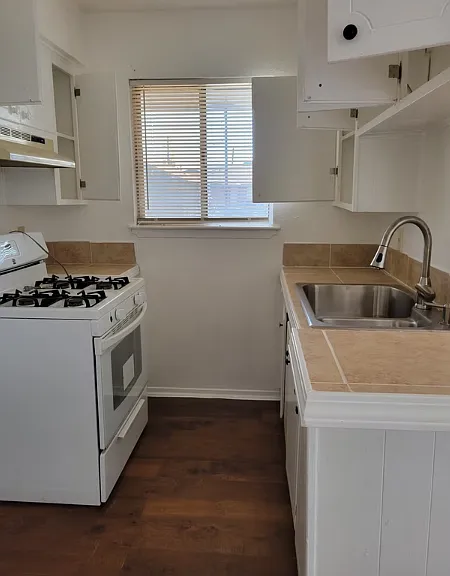 Southmore Place Apartments — Photo 4