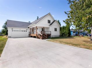 519 E 3rd St, Sumas, WA 98295