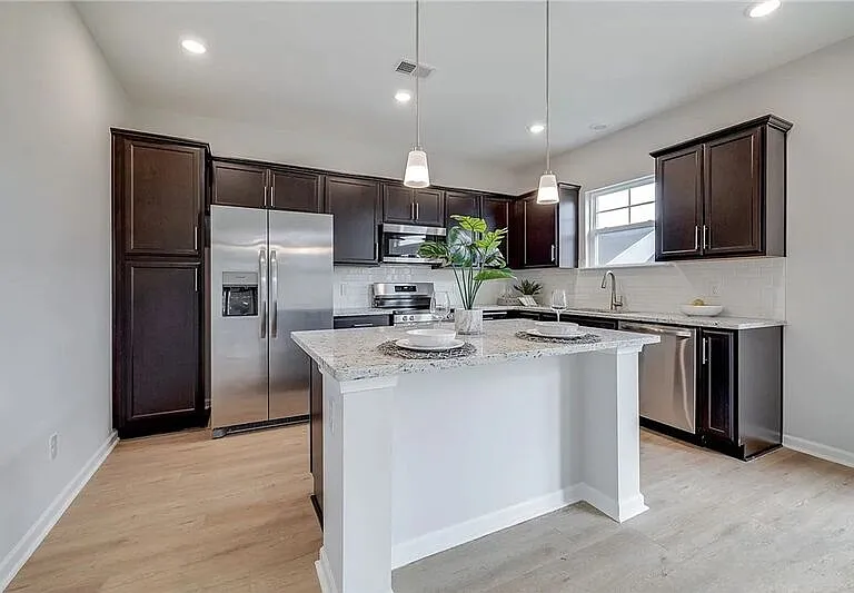 113 Fenway St — Photo 11