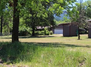 235 Woodrow Way, Grants Pass, OR 97527