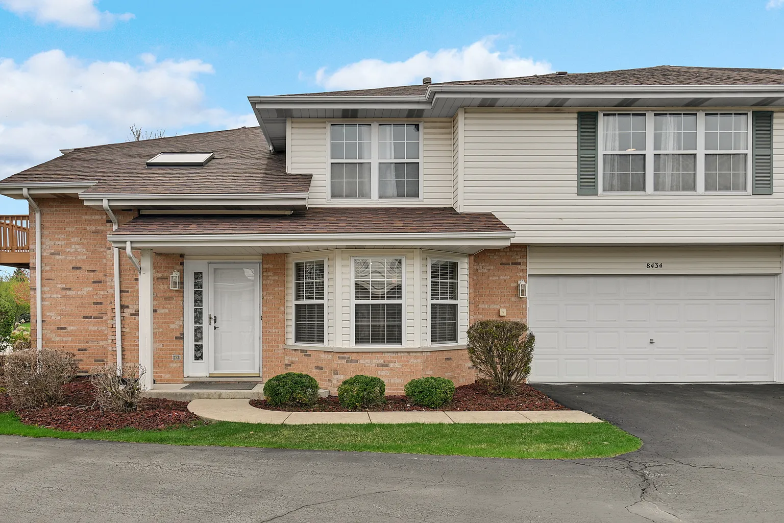 8434 Kirby Dr photo 1