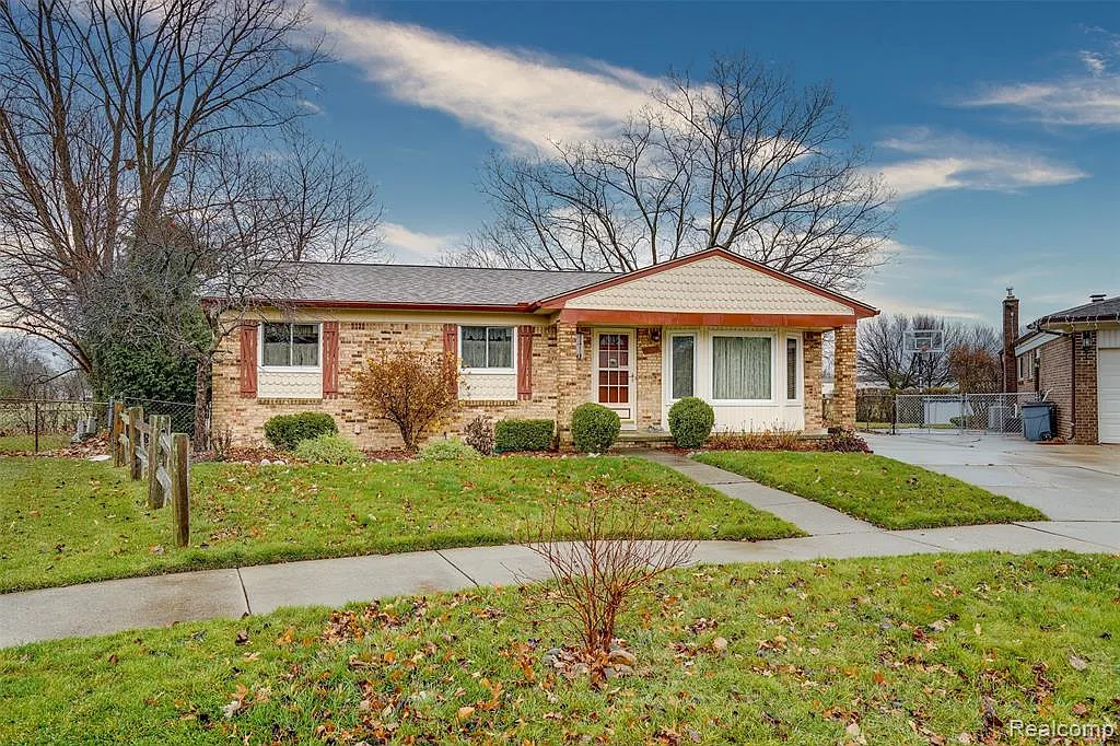 31660 Karolyn Ln photo 1