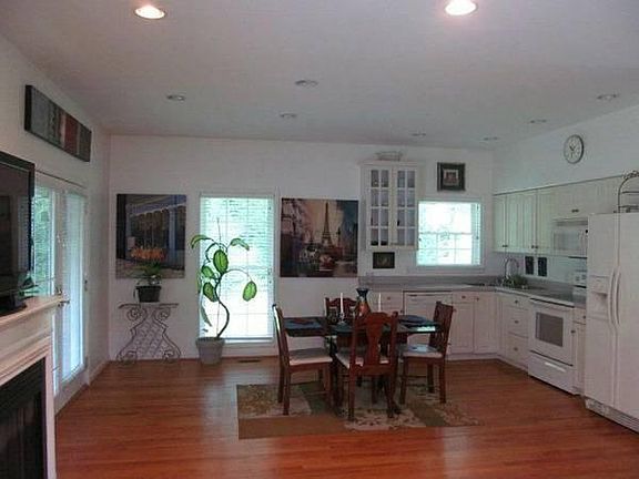 2nd image of 1839 Hickory Hill Dr