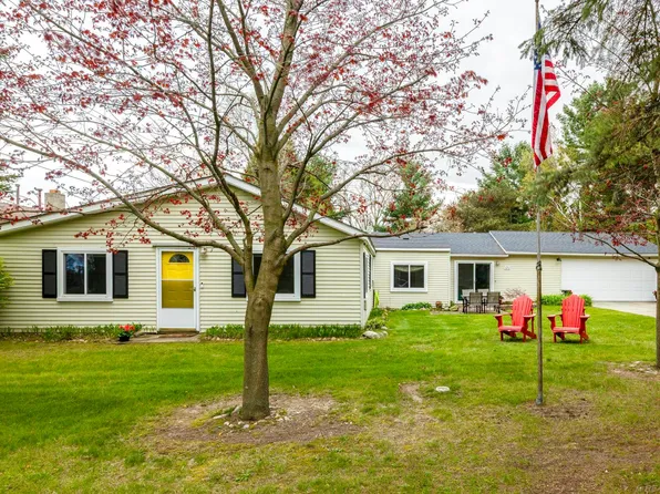 7672 Schroeder Ave, Lexington, MI 48450