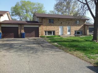 2560 22nd Ter NW, Saint Paul, MN 55112