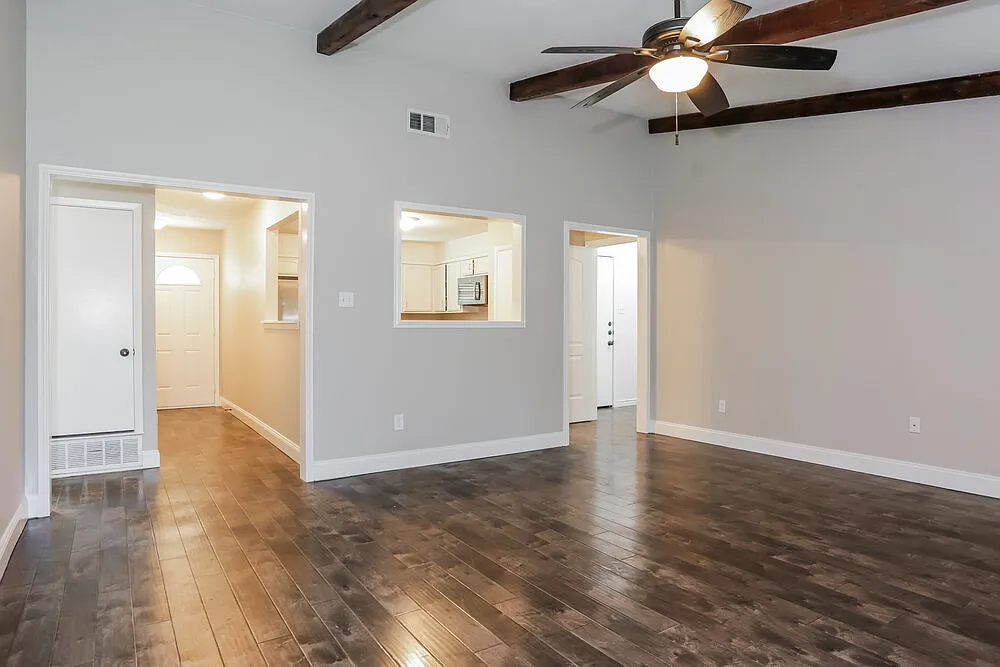 3 bed, 2.0 bath, 1480 sqft, $1,945 — Photo 4