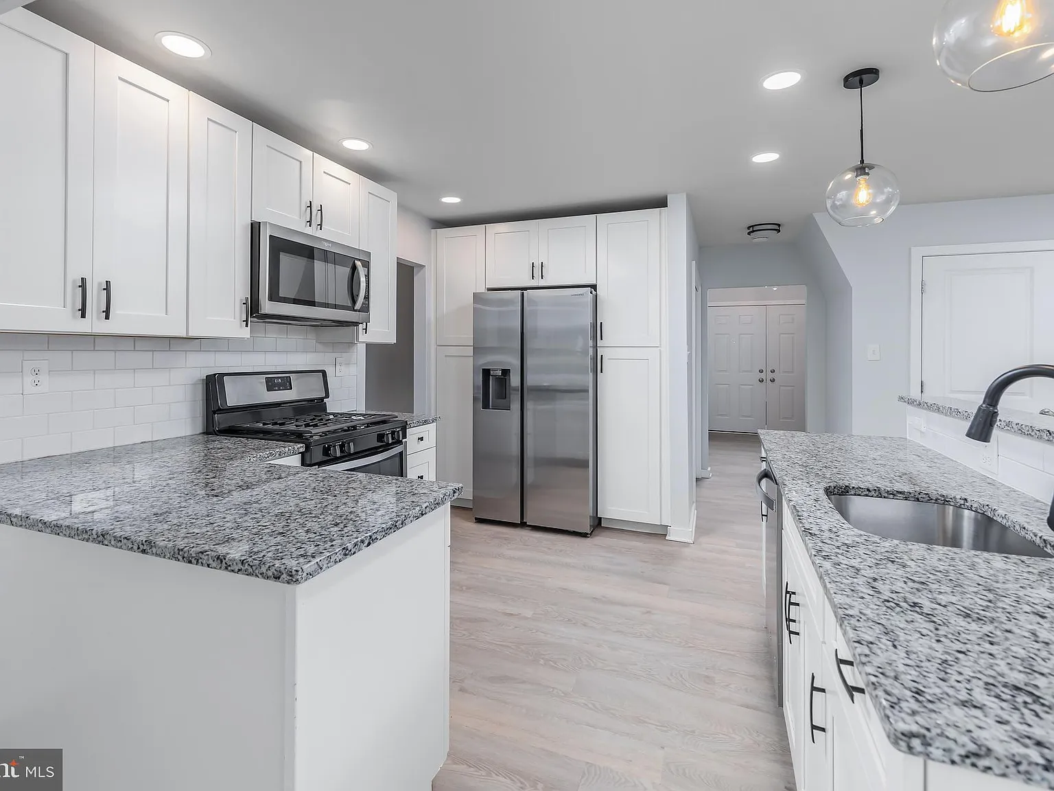 4 bed, 2724 sqft, $4,050 — Photo 4