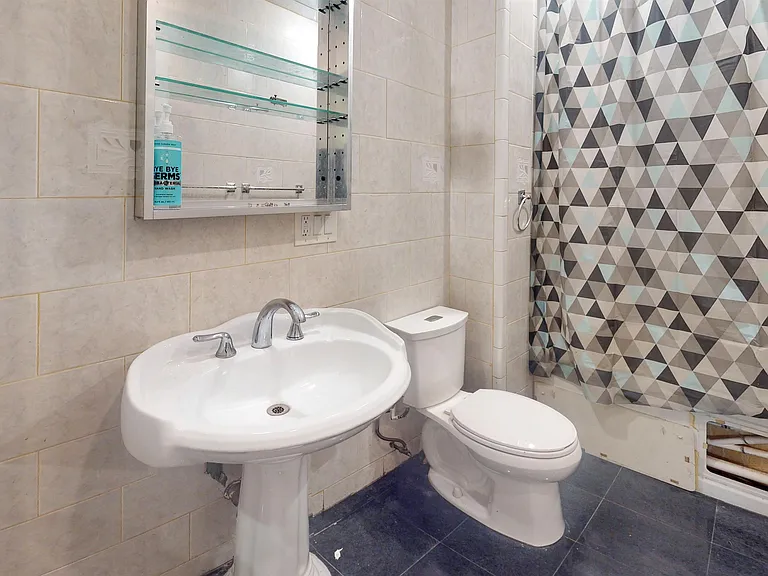 2 Mark St #1 — Photo 9