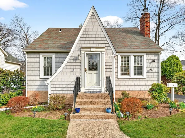 8 W Palisades Avenue, Nanuet, NY 10954