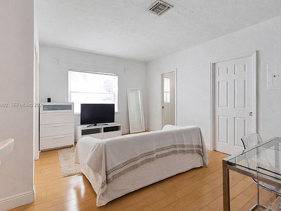 5th image of 1001 7th St APT 202