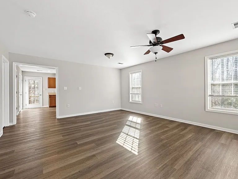 110 Aaron Pl #106 — Photo 5