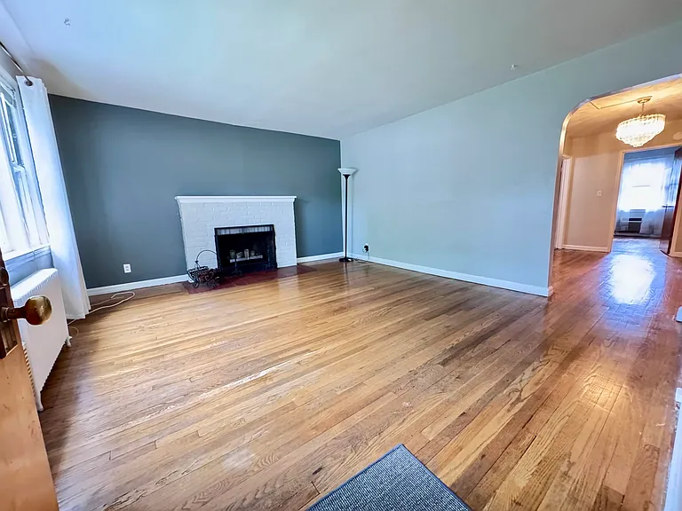 816 Kingsland Ave — Photo 3