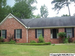 113 Nottingham Rd, Rainbow City, AL 35906