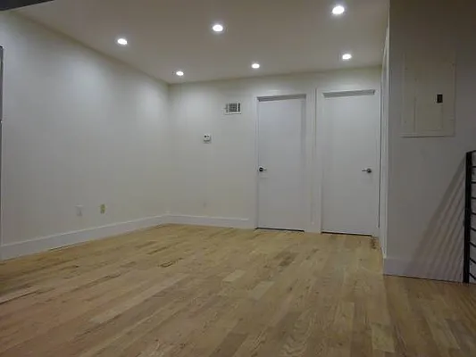 Rented by Evergreen Apartments BK | media 46