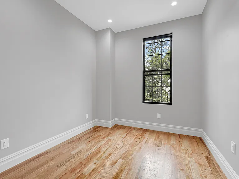 212 Highland Pl #1 — Photo 3
