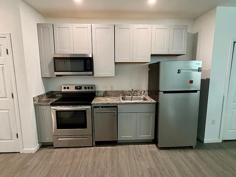 235 East St #6 — Photo 1