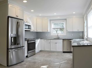 26 Naugatuck Ln, East Islip, NY 11730