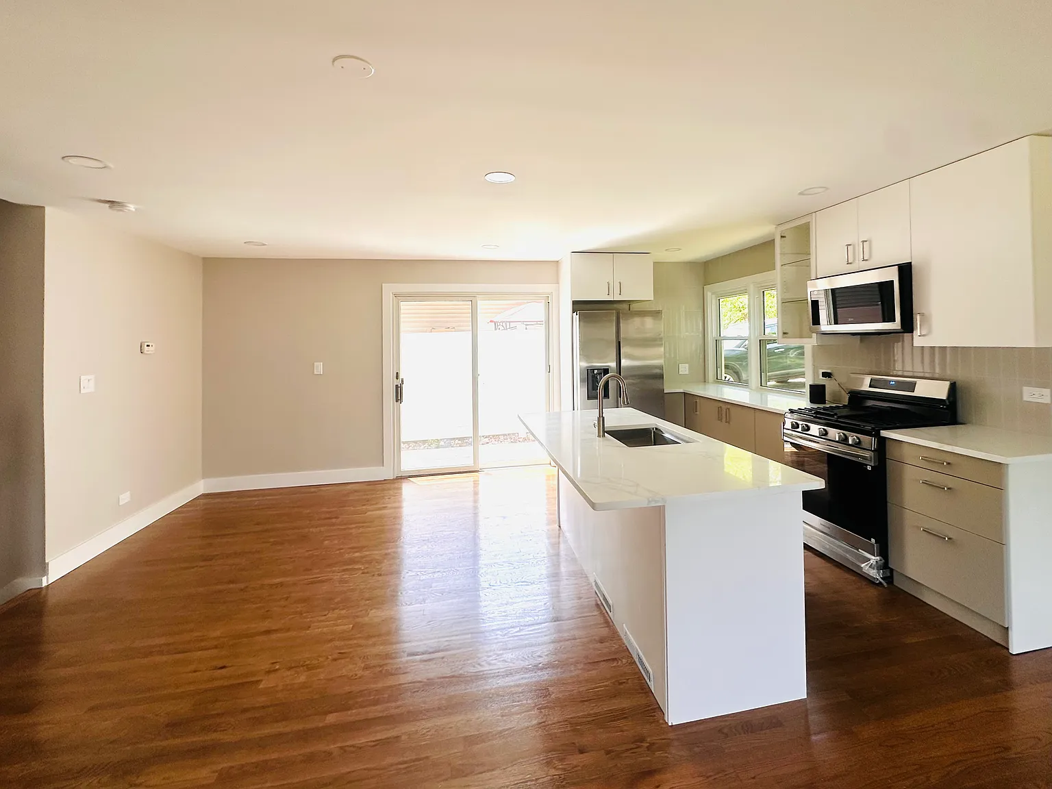 4 bed, 2080 sqft, $3,000 — Photo 2