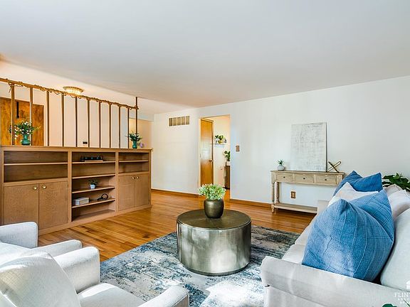 5th image of 946 Mission Ave