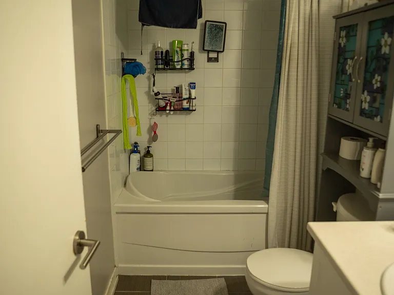 812 Lansdowne Ave #211 — Photo 4