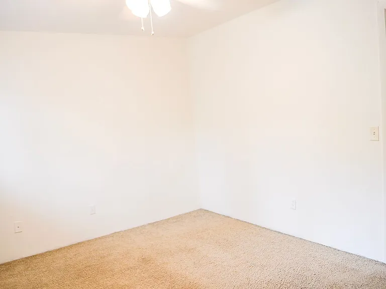 2508 SW 35th Pl #I — Photo 13