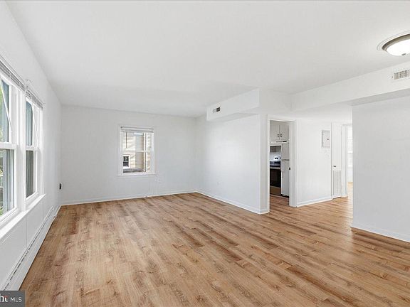 2nd image of 130 S 29th St APT 2