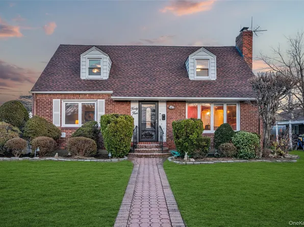 44 Marlowe Road, Valley Stream, NY 11580