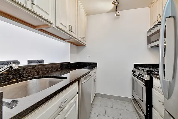 Rented by Douglas Elliman | media 2