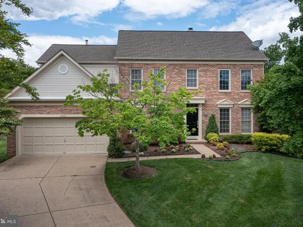 8303 Greenside Dr, Fairfax Station, VA 22039