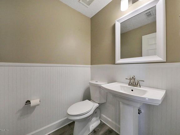 4th image of 3213 Abbeyfield Dr E