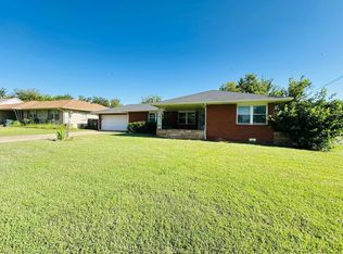 425 E Atkinson Dr, Midwest City, OK 73110
