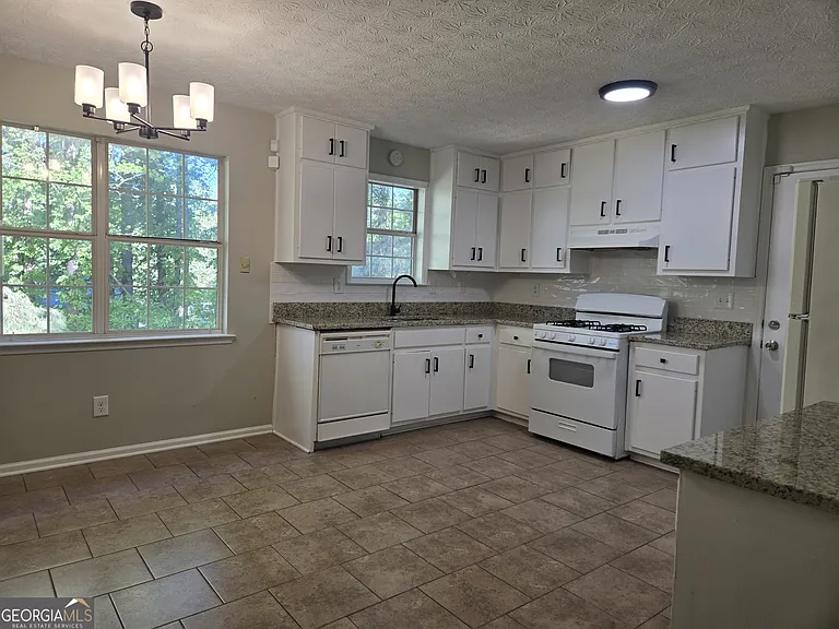 938 Iron Gate Blvd — Photo 7