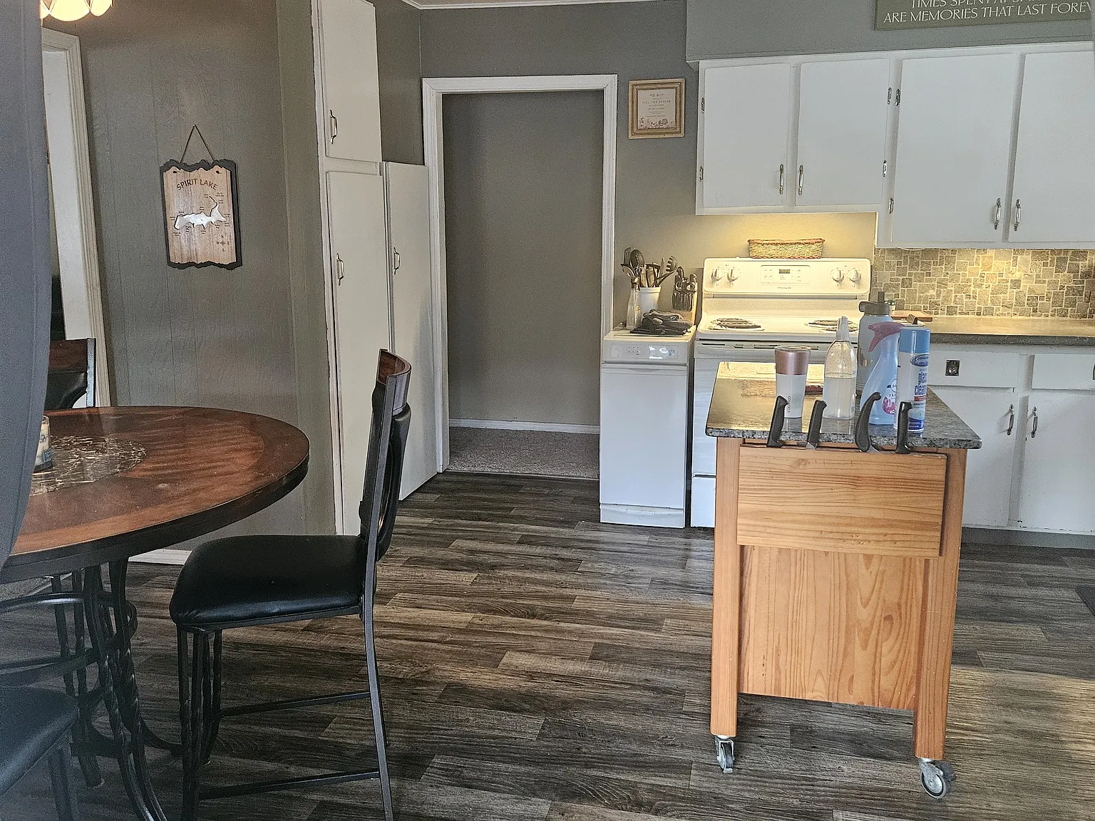 3 bed, 1.5 bath, 1440 sqft, $1,800 — Photo 2