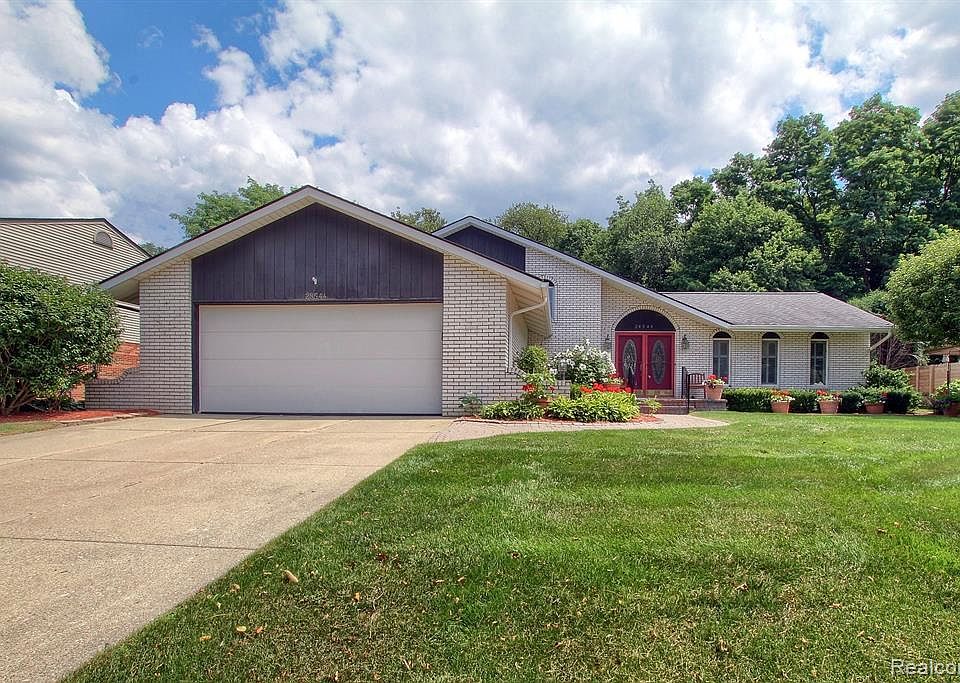 1st image of 28544 Lake Park Dr