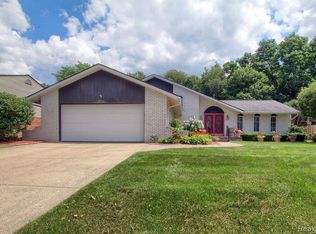 28544 Lake Park Dr, Farmington Hills, MI