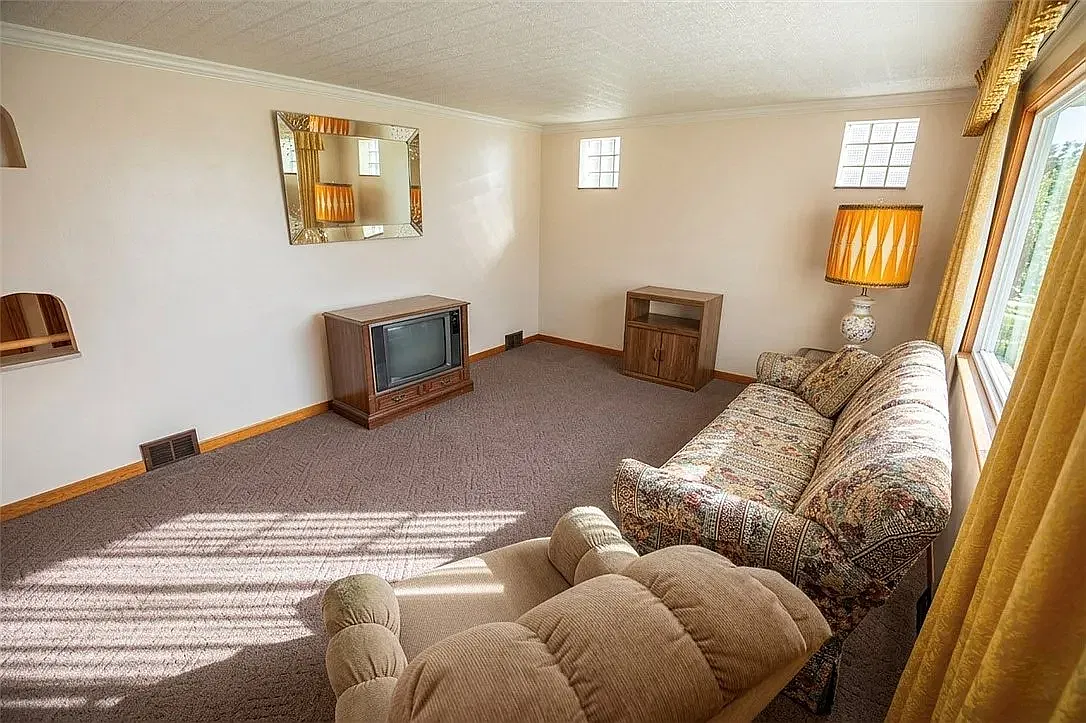 3 bed, 1.5 bath, 1260 sqft, $700 — Photo 3