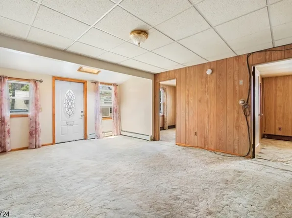 18 Ocean Ave, Jersey City, NJ 07305