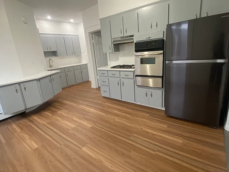 Eat-in kitchen