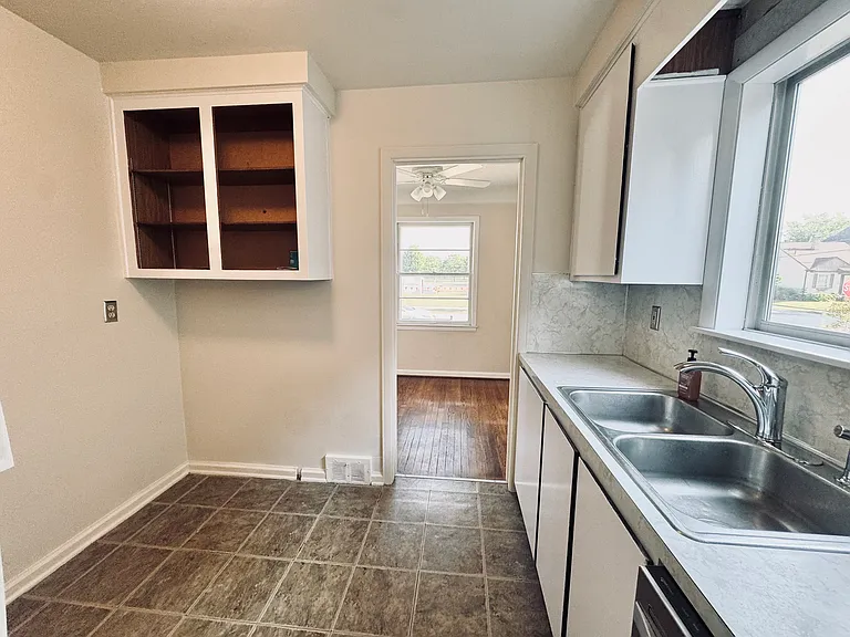 370 Bird Ave — Photo 5