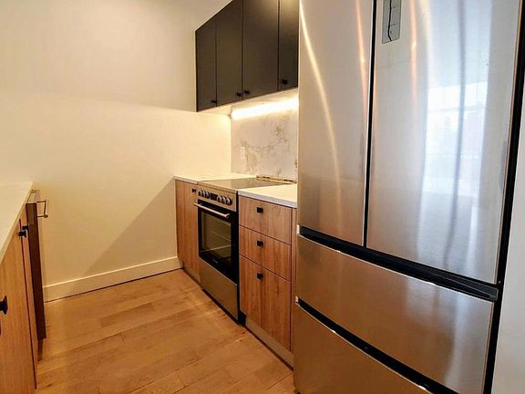 2nd image of 25 Bruckner Blvd #6PQ