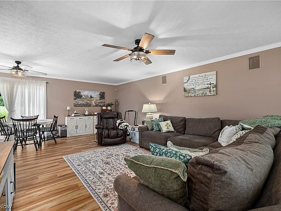 5th image of 8020 Oak Tree Dr N