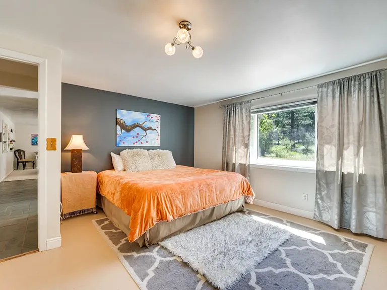4th large Bedroom : Garden level with large windows, large closet and king bed