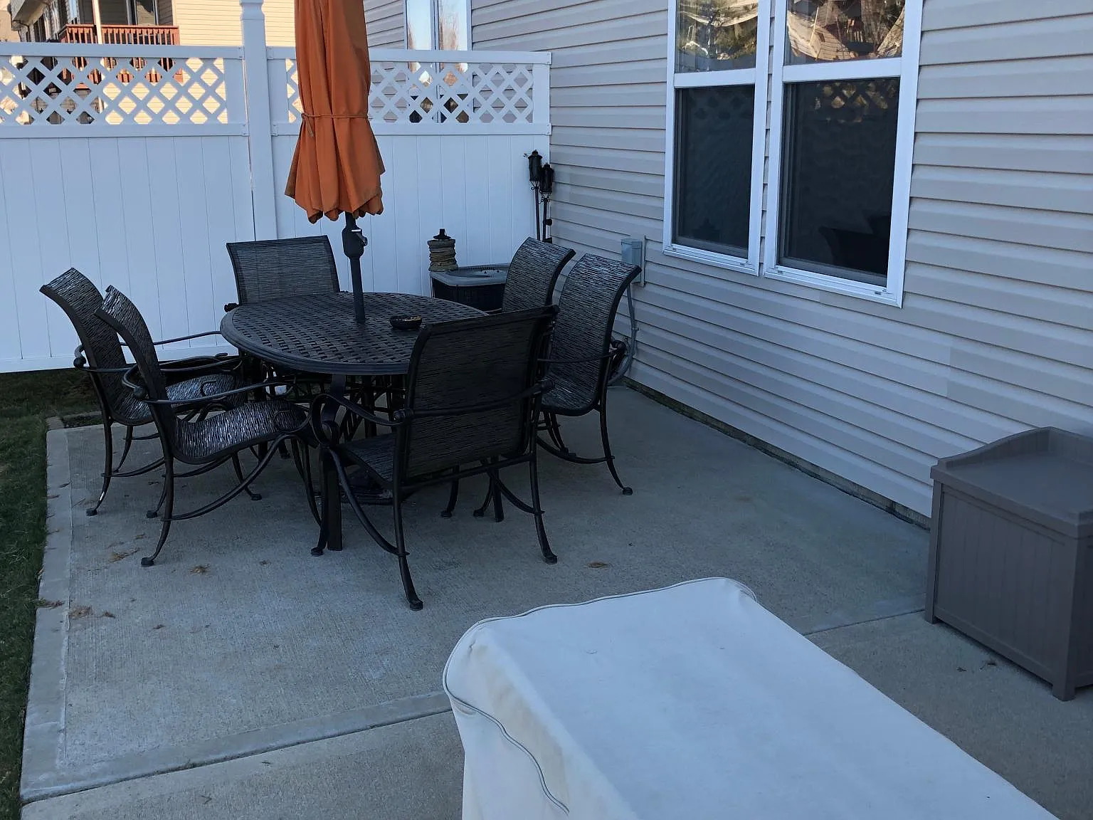 2 bed, 2.5 bath, 1592 sqft, $2,100 — Photo 3