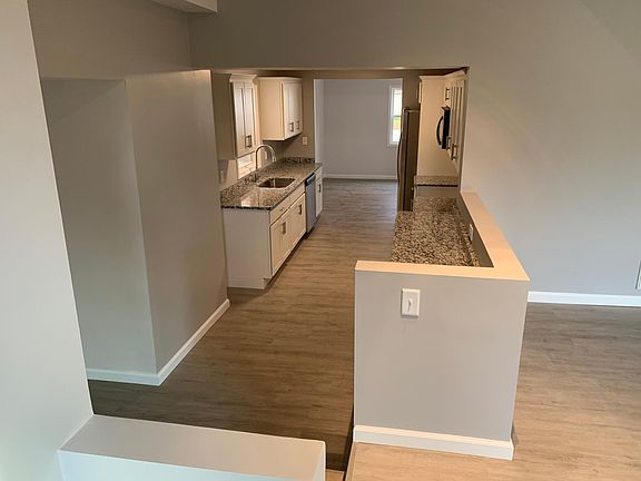 5th image of 14 Oakdale Ave S