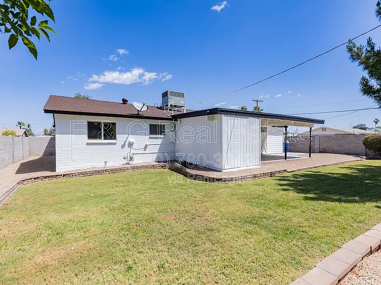 1305 W Laird St — Photo 25