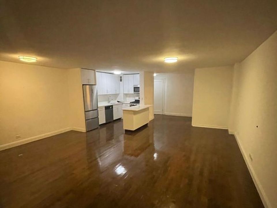 1st image of 240 E 82nd St #33