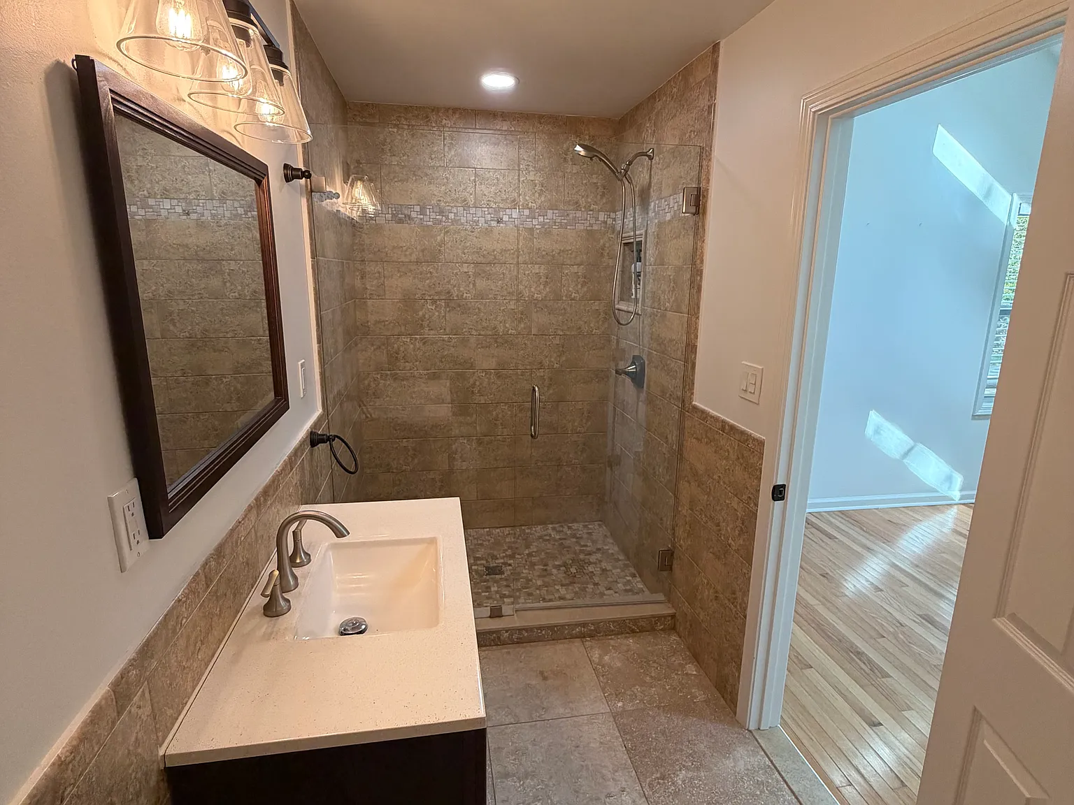 2 bed, 910 sqft, $2,000 — Photo 3