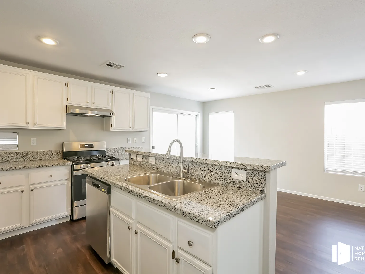 3 bed, 2.5 bath, 1478 sqft, $1,995 — Photo 3