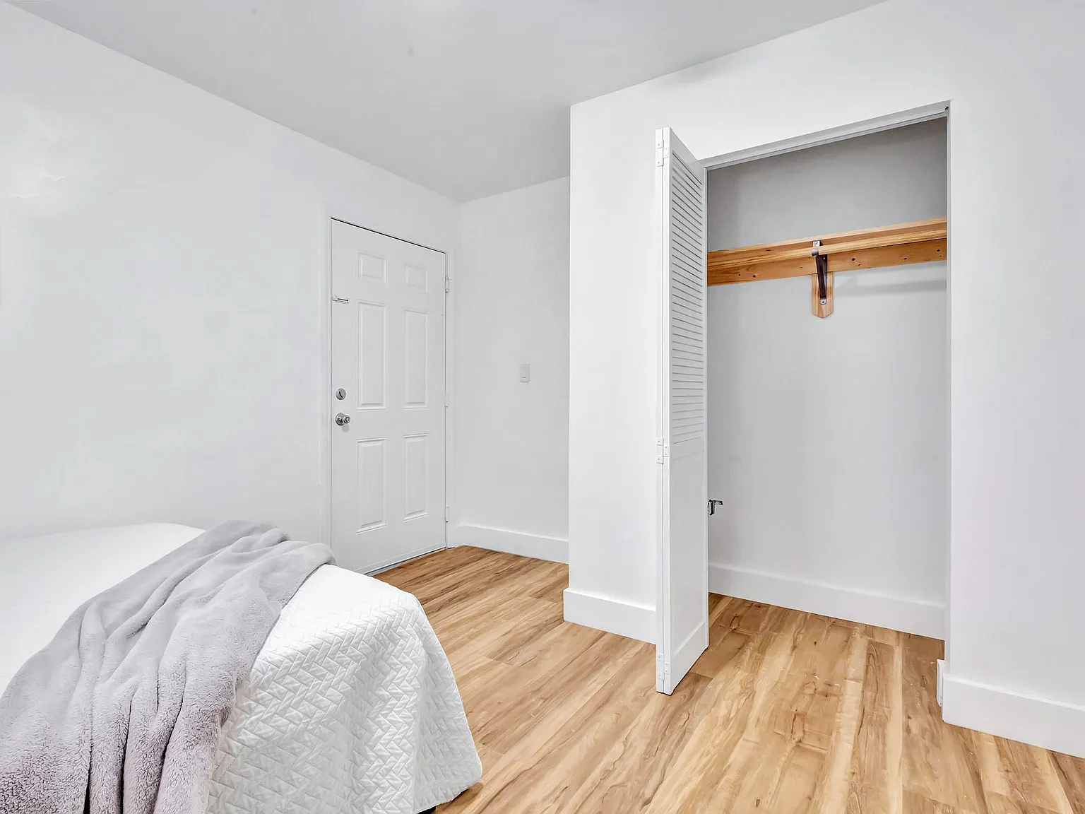 4 bed, 3.0 bath, 2340 sqft, $1,481 — Photo 2