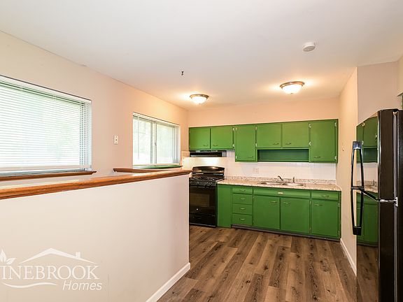 4th image of 1840 Clover Ln